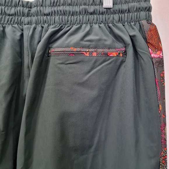 PUMA x LIBERTY London Track Pants Green Gables Womens Size XL - Picture 10 of 16